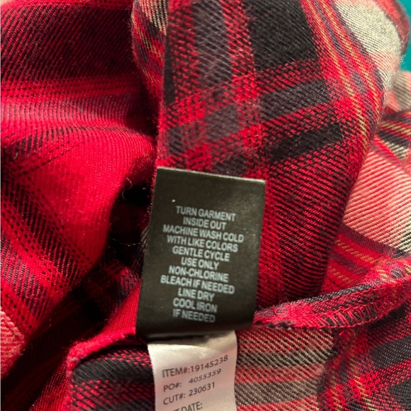 Torrid Women’s red flannel - Size 0. - Picture 5 of 6